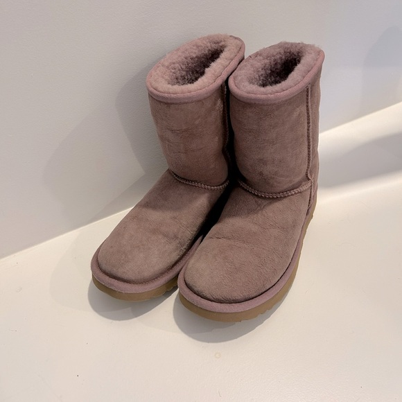 Ugg Women’s Classic Short II Boot - Picture 2 of 5